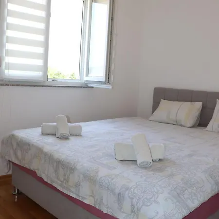 Apartament Ena